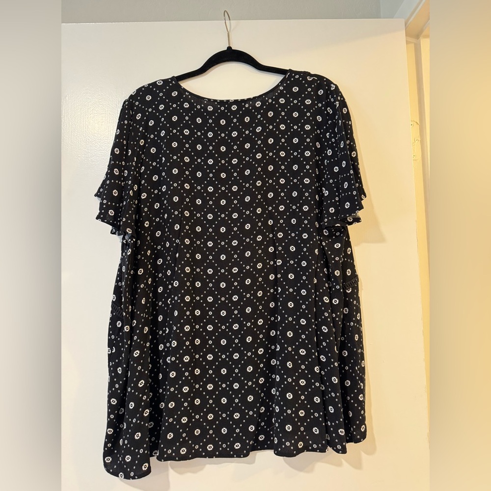 Lane Bryant size 22 short flutter sleeve blouse lightweight - Picture 5 of 7